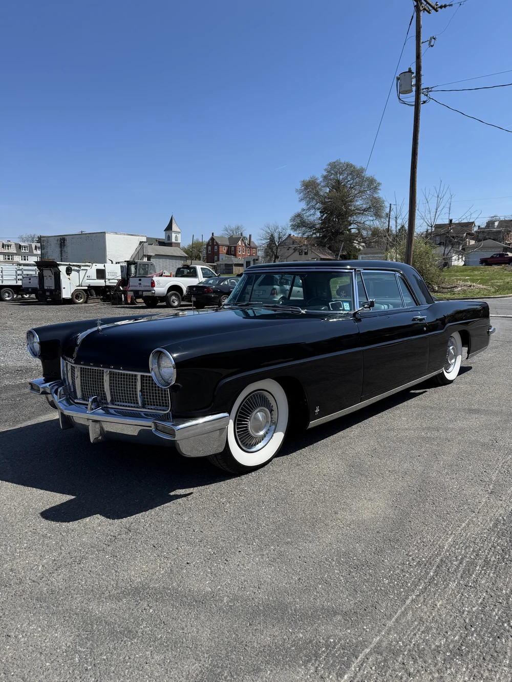 Black Lincoln Continental Mark II detailed